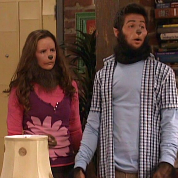 2000s Flower Henley Tank ASO Princess Protection Program / WoWP - Picture 9 of 9